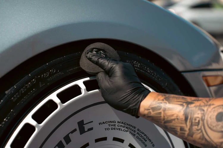 חומר טיפוח צמיגים קרמי מבריק 3D 352 – GLW SiO2 CERAMIC TIRE GLOSS