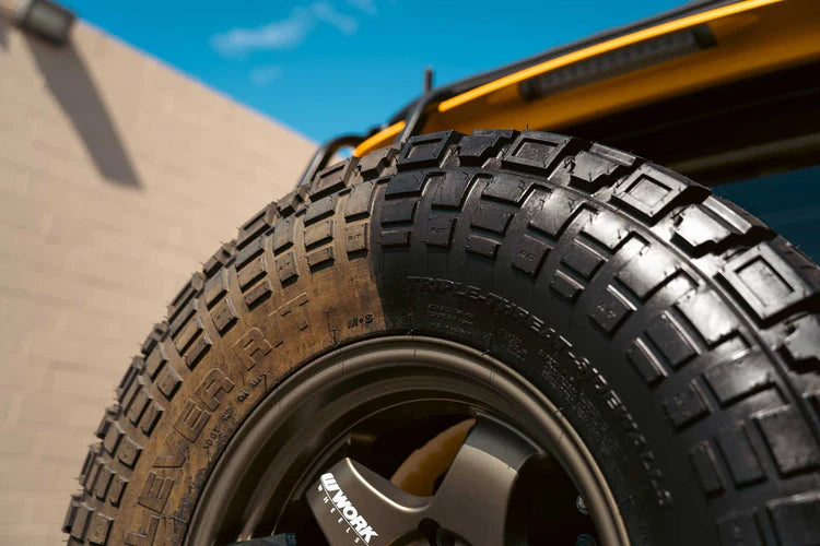 חומר טיפוח צמיגים קרמי מבריק 3D 352 – GLW SiO2 CERAMIC TIRE GLOSS