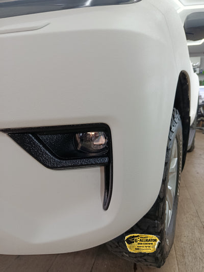 Toyota Land Cruiser white raptor