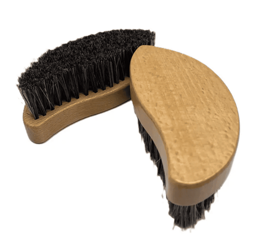 מברשת עץ עם שערות סוס לניקוי עור