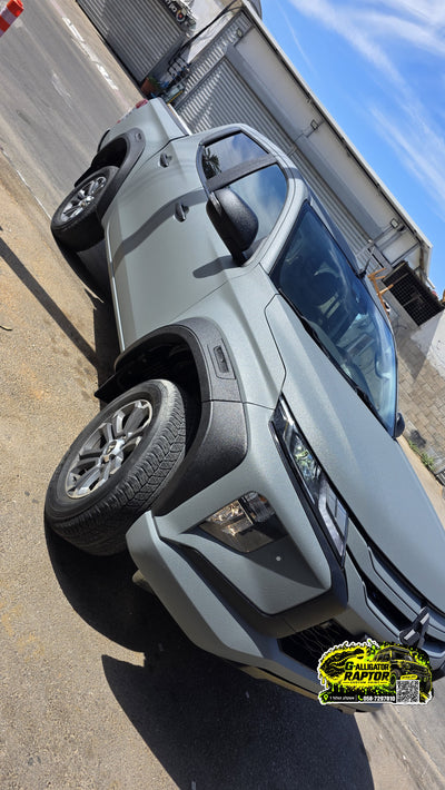 Mitsubishi Triton gray raptor